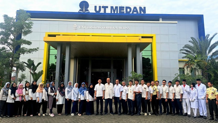 Gelar Upacara Harkitnas Ke-116, Begini Amanat Direktur UT Medan